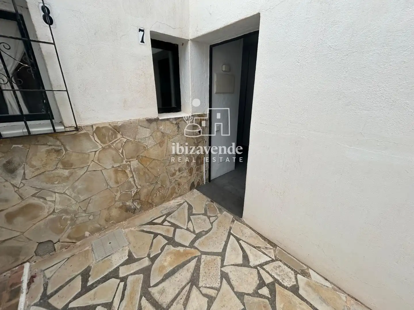 Außenansicht von Einfamilien-Reihenhaus zur Miete in Santa Eulària des Riu mit Klimaanlage, Heizung und Terrasse