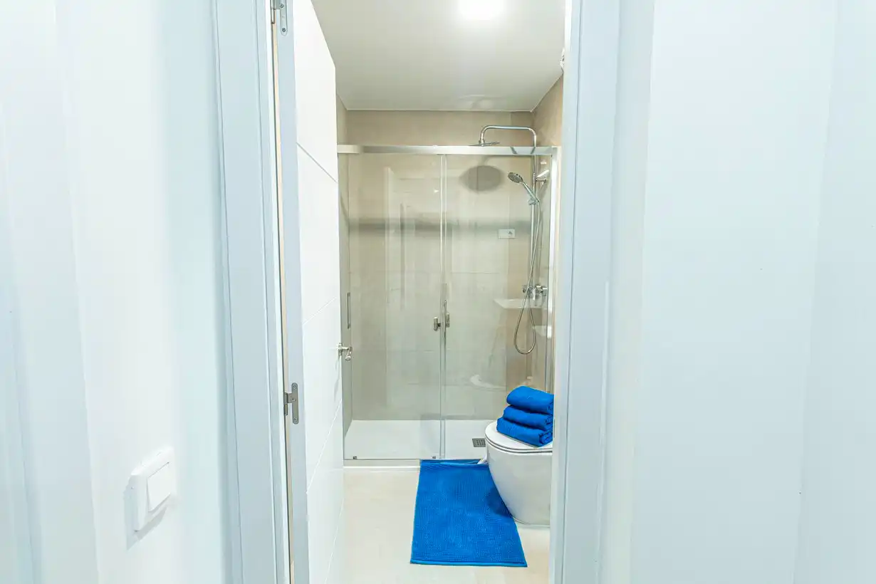 Bathroom of Flat for sale in Madrid  with Air Conditioner, Heating and Terrace