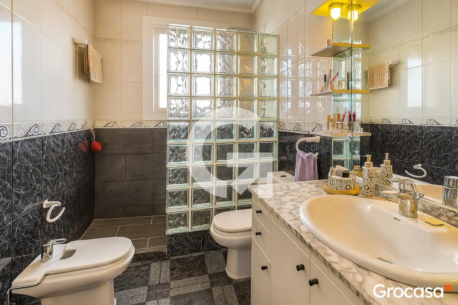 Badezimmer von Maisonette zum Verkauf in Vilanova i la Geltrú mit Klimaanlage, Heizung und Terrasse