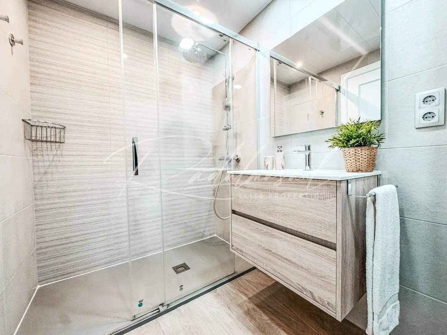 Badezimmer von Wohnung zum Verkauf in Tarragona mit Klimaanlage, Heizung und Terrasse