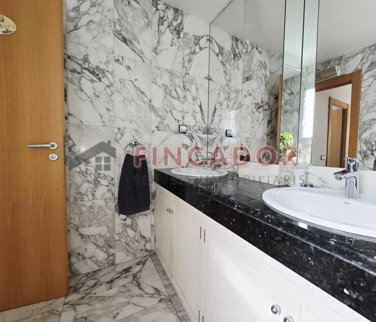 Badezimmer von Maisonette zum Verkauf in Barcelona mit Klimaanlage, Heizung und Parkett