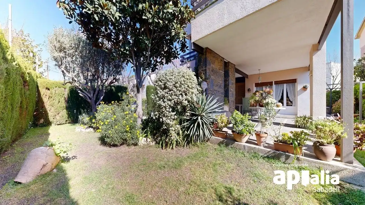 Jardí de Casa o xalet en venda en Barberà del Vallès amb Calefacció, Jardí privat i Terrassa
