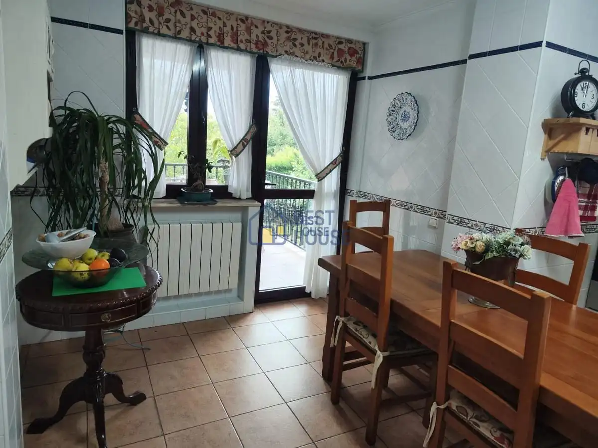 Menjador de Casa o xalet en venda en San Andrés del Rabanedo amb Calefacció, Jardí privat i Parquet