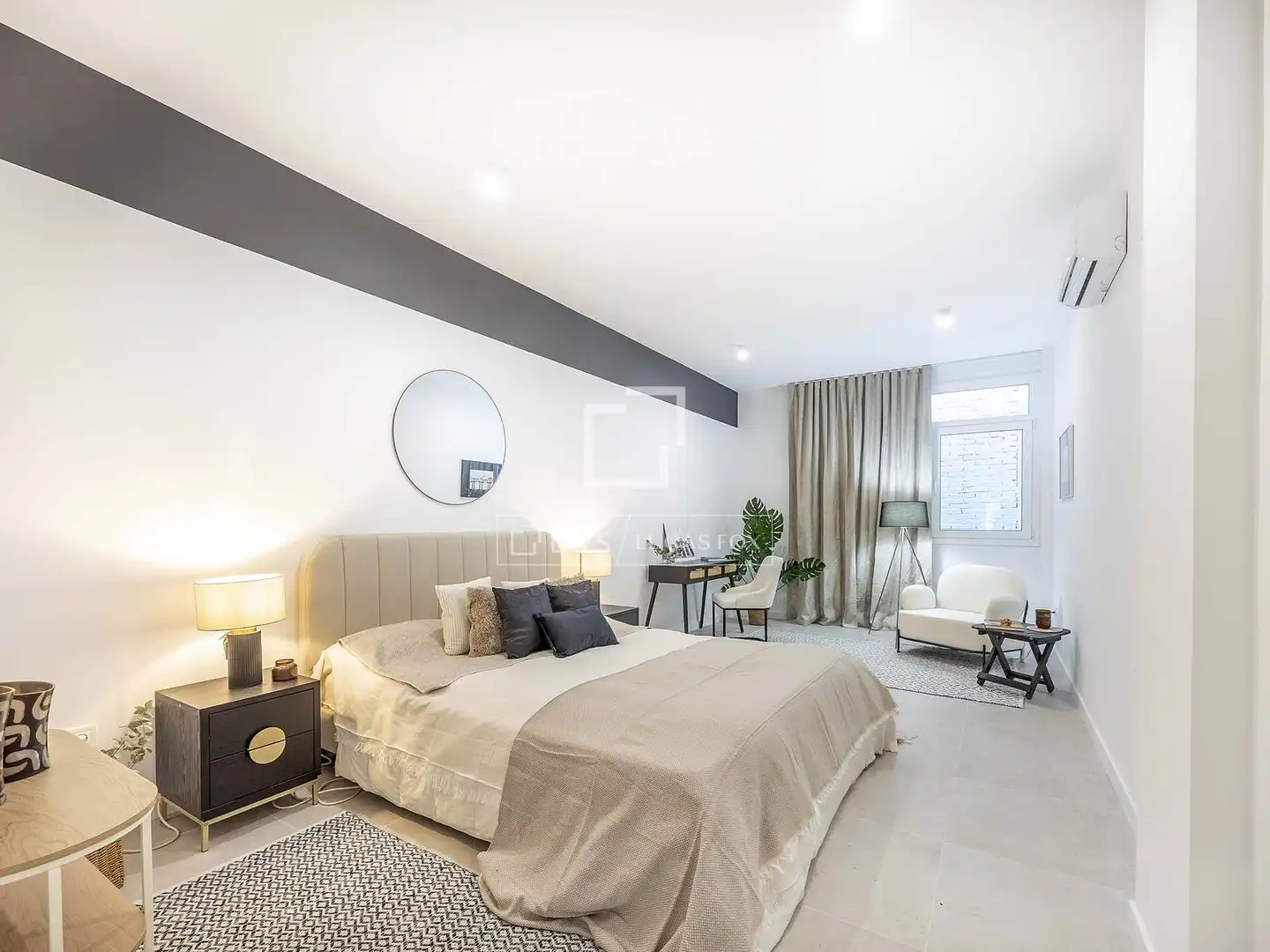 Bedroom of Flat for sale in Valencia  with Air Conditioner, Heating and Terrace