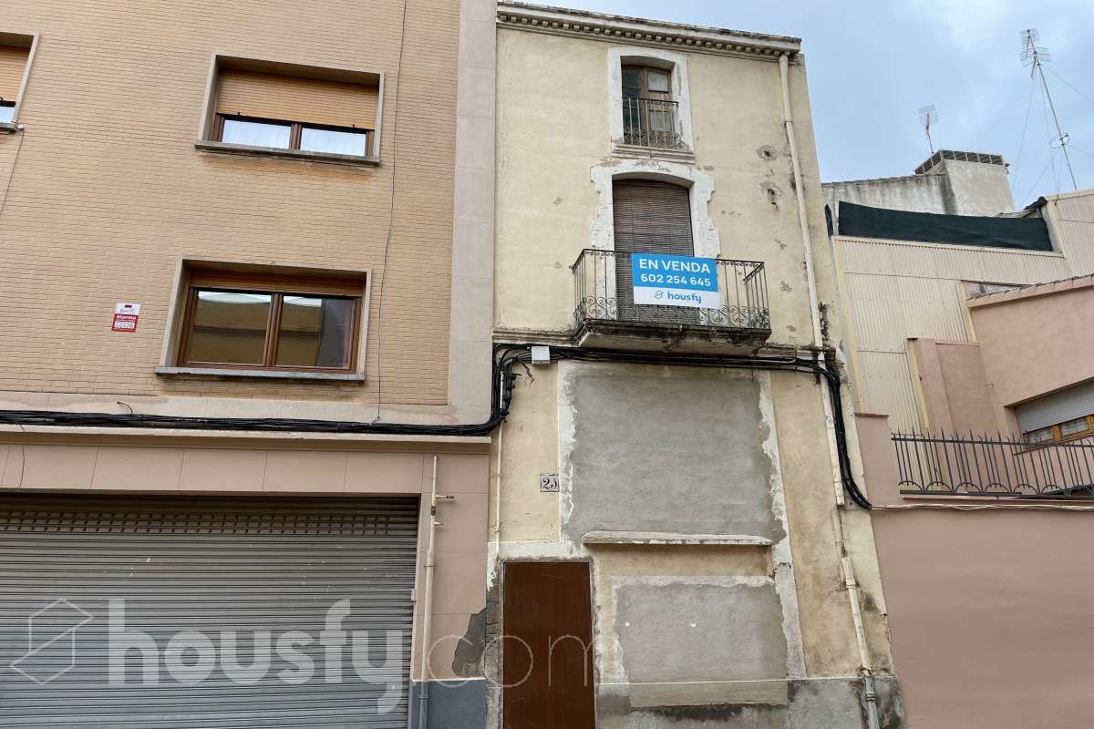 Vista exterior de Casa adosada en venda en Vilafranca del Penedès amb Terrassa i Balcó