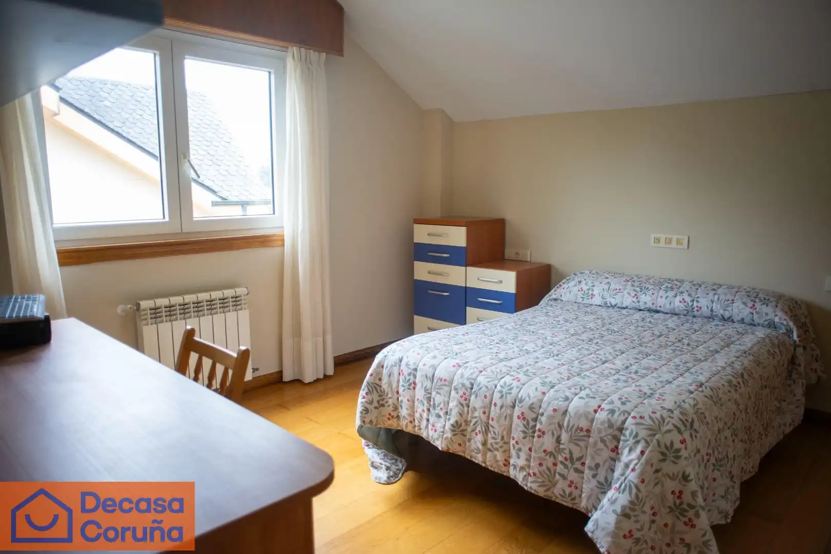 Habitación de Casa o chalet de alquiler en Oleiros con Calefacción, Parquet y Terraza