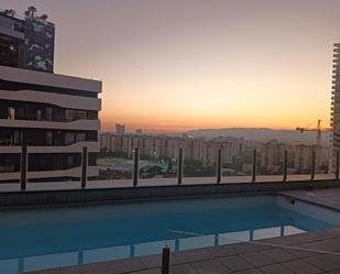 Piscina de Dúplex en venda en L'Hospitalet de Llobregat amb Aire condicionat, Calefacció i Terrassa