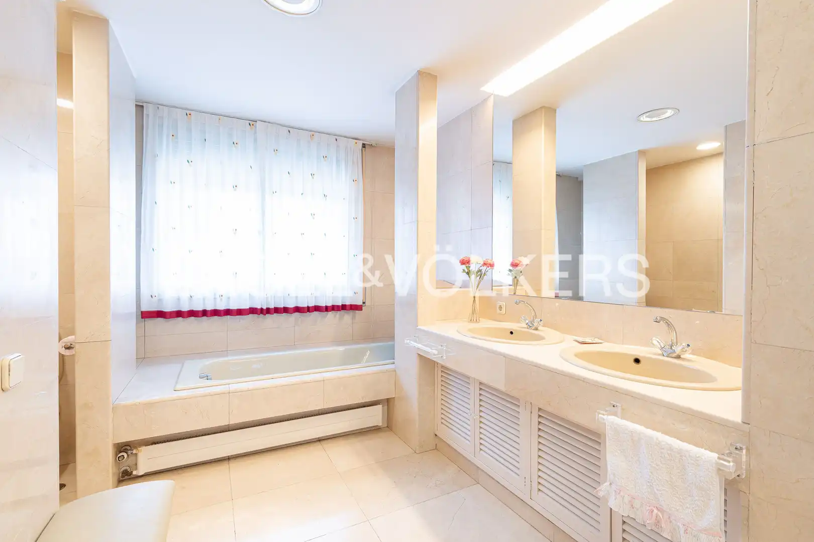Baño de Casa o chalet en venta en Madrid con Aire acondicionado, Calefacción y Jardín privado
