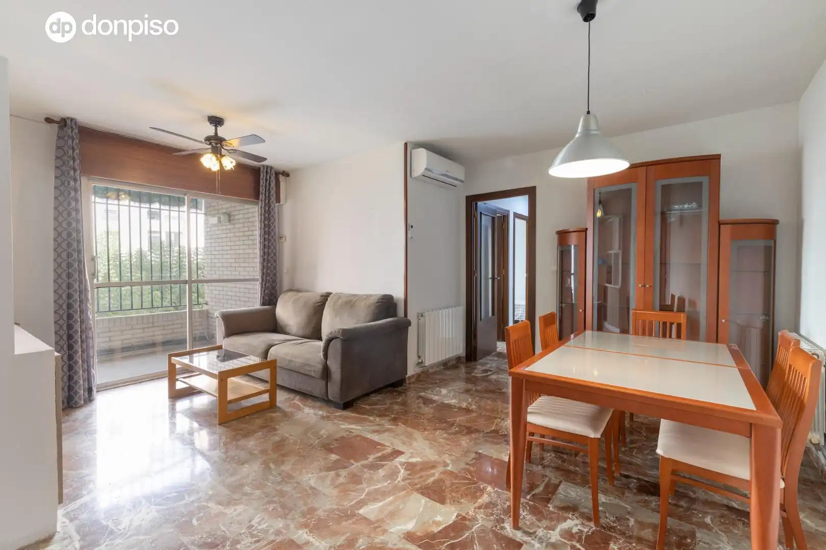 Sala de estar de Piso en venta en Granada con Aire acondicionado