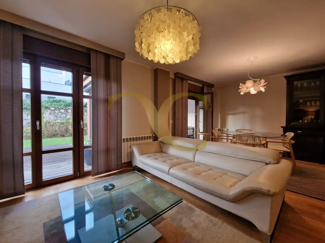 Sala d'estar de Casa o xalet en venda en Llanes amb Calefacció, Jardí privat i Terrassa