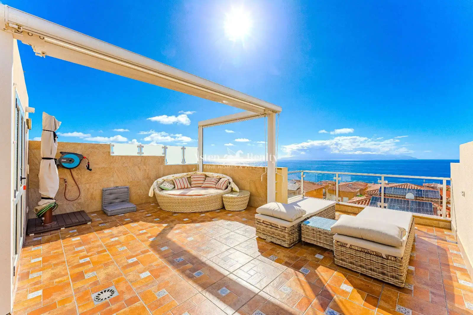 Terrasse von Einfamilien-Reihenhaus zum Verkauf in Santiago del Teide mit Privatgarten, Terrasse und Abstellraum