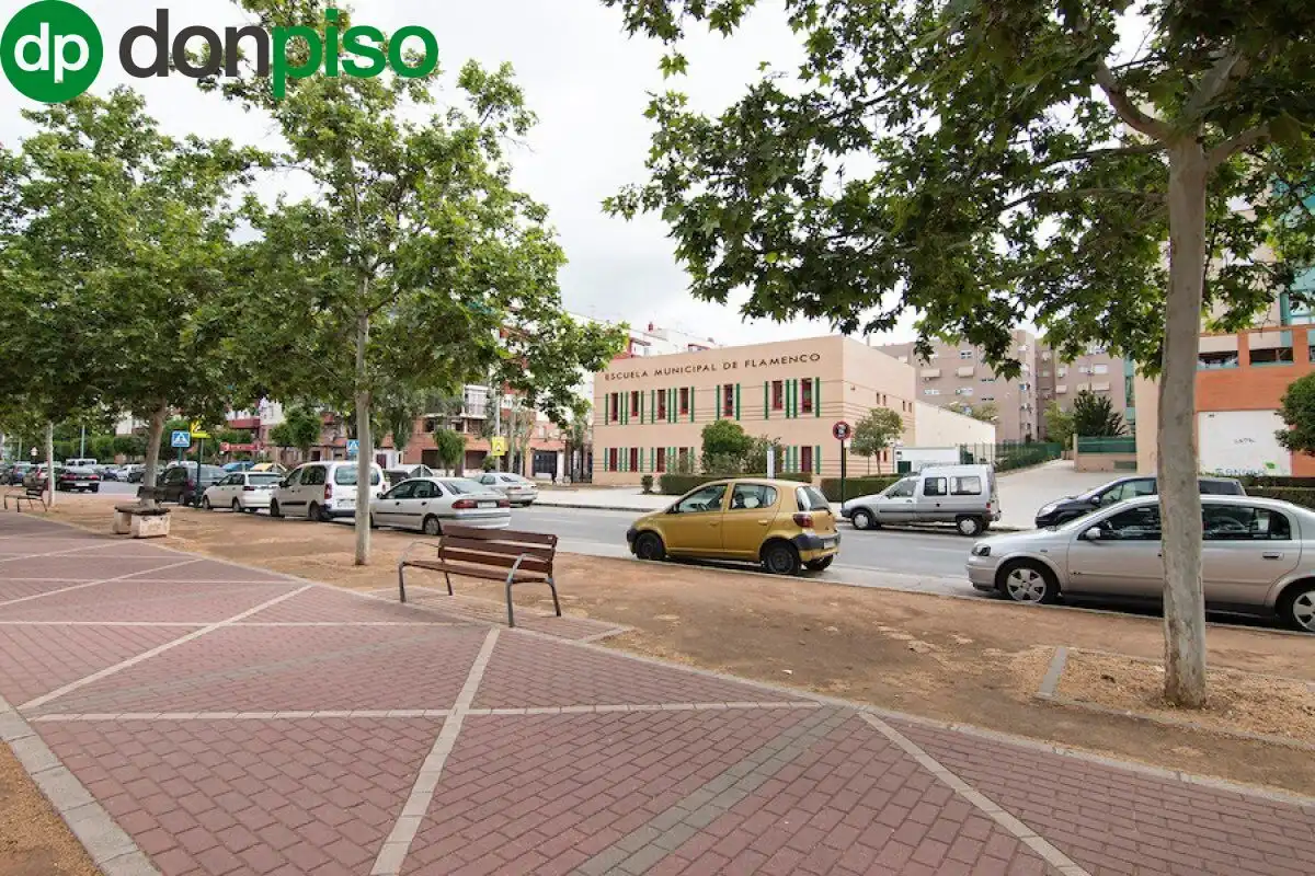 Vista exterior de Local en venta en Granada con Amueblado