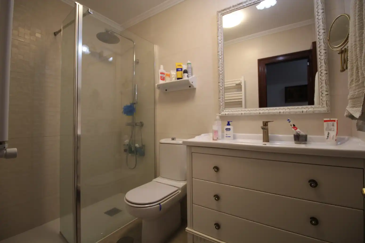Bathroom of Flat for rent in Gijón   with Heating and Parquet flooring