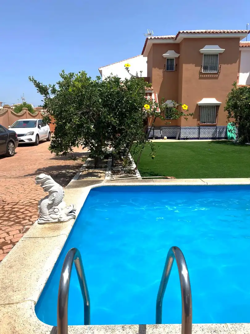 Chalet con piscina en venta en Matalascañas, imagen 5