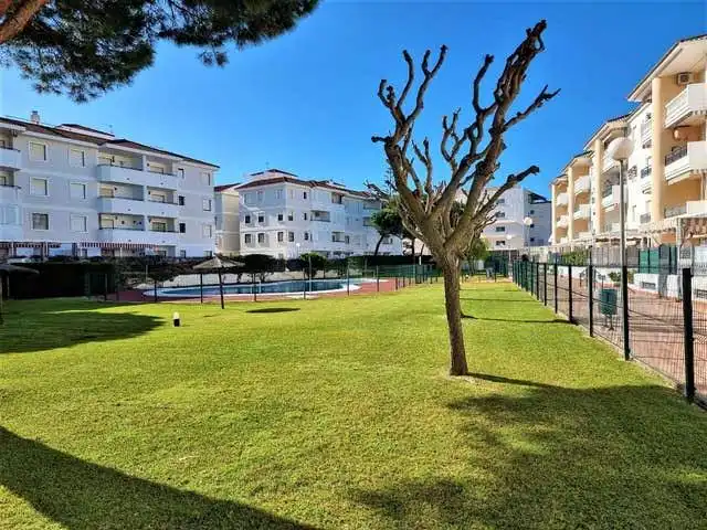 Vista exterior de Apartament en venda en El Portil amb Moblat i Piscina comunitària