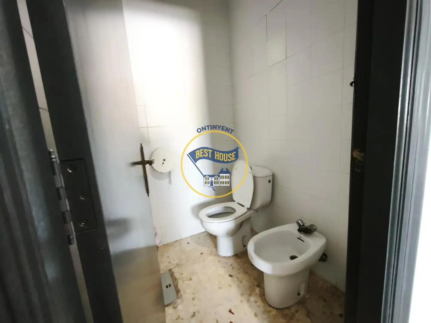 Badezimmer von Fabrikhallen zum Verkauf in Cañada