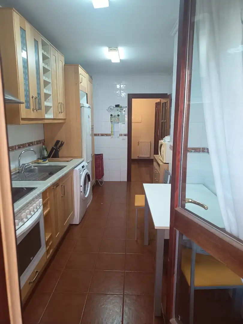 Cuina de Pis de lloguer en Castro-Urdiales amb Calefacció, Terrassa i Moblat