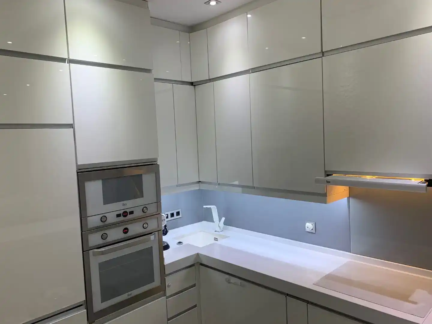 Cuina de Dúplex de lloguer en Madrid amb Aire condicionat, Parquet i Moblat