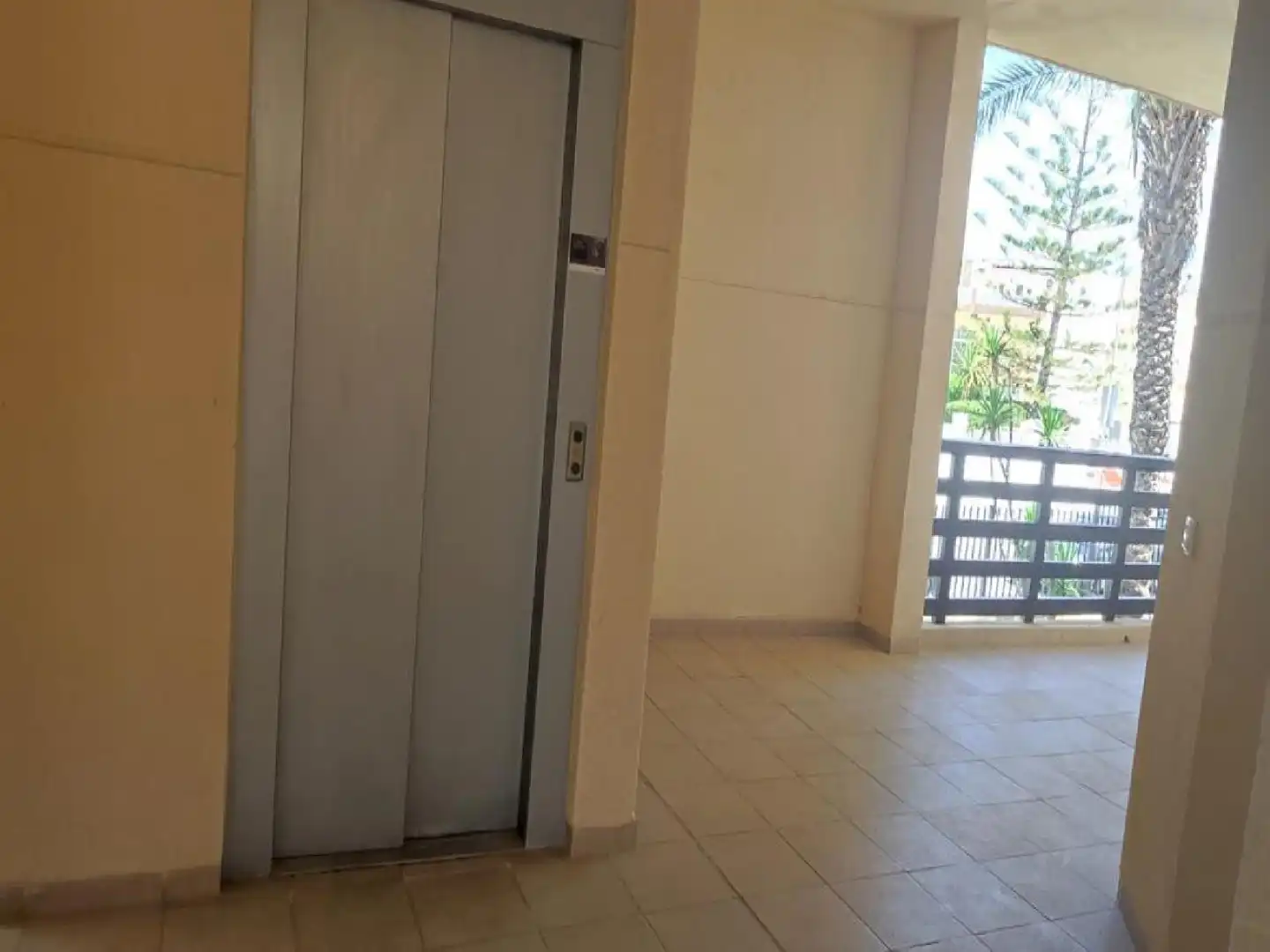Piso en venta en Almería con Trastero y Piscina comunitaria