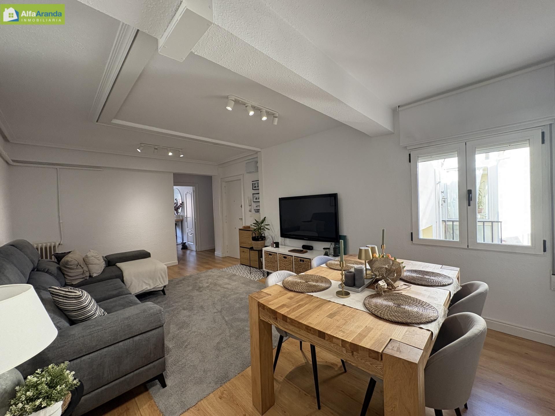 Sala de estar de Piso en venta en Aranda de Duero con Calefacción, Terraza y Trastero