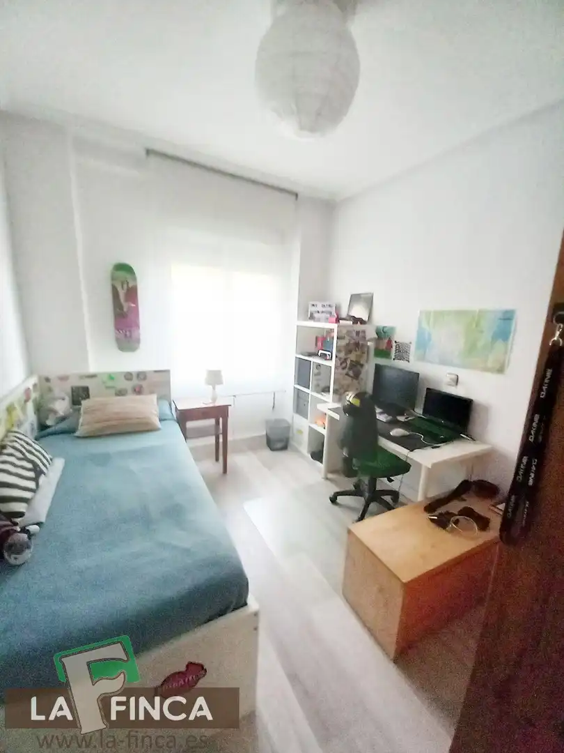 Bedroom of Flat for sale in Oviedo   with Storage room and Furnished