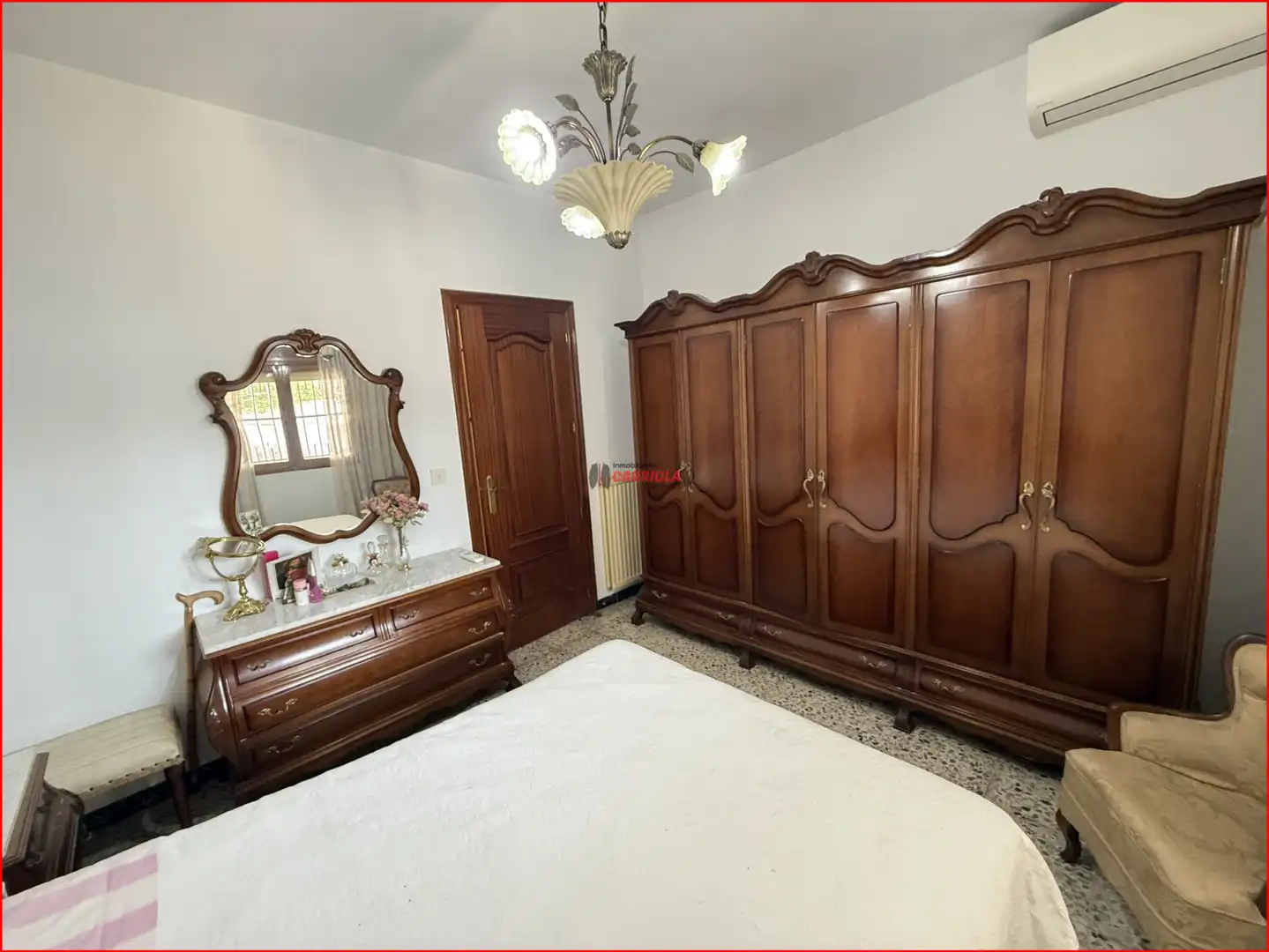 Dormitori de Casa adosada en venda en La Torre de Esteban Hambrán amb Aire condicionat, Calefacció i Jardí privat