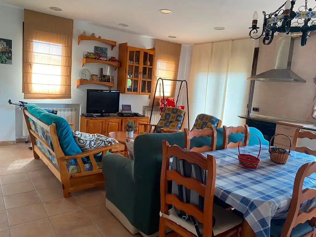 Sala d'estar de Casa o xalet en venda en Valjunquera amb Aire condicionat, Jardí privat i Terrassa
