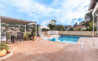 Piscina de Casa o xalet en venda en Cervelló amb Jardí privat, Terrassa i Traster