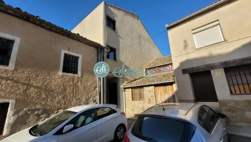 Vista exterior de Piso en venta en Hontanares de Eresma con Calefacción y Balcón