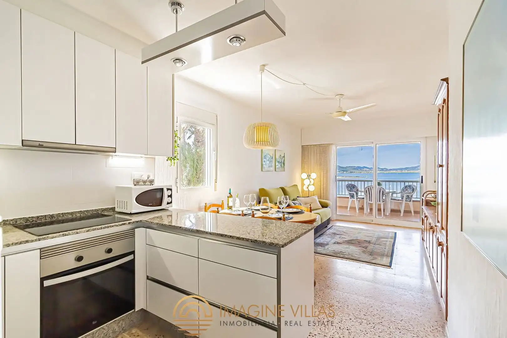 Cocina de Apartamento en venta en La Manga del Mar Menor con Amueblado y Piscina comunitaria