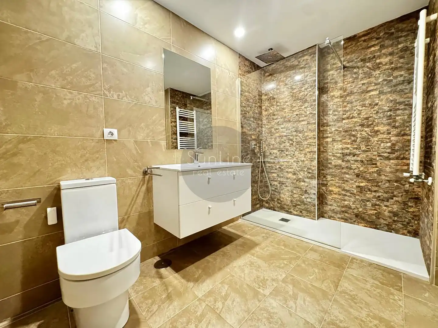 Badezimmer von Wohnung zur Miete in Valencia mit Klimaanlage, Abstellraum und Haustiere erlaubt