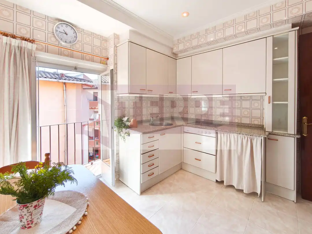 Kitchen of Flat for sale in Errenteria  with Furnished and Balcony