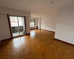 Living room of Flat to rent in Vigo   with Heating, Parquet flooring and Terrace