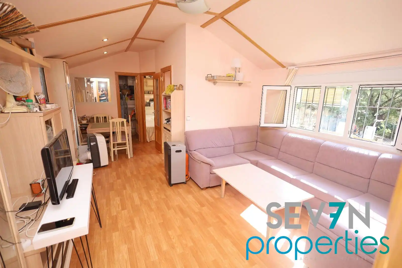 Sala d'estar de Casa o xalet en venda en Santa Cruz del Retamar amb Calefacció i Parquet