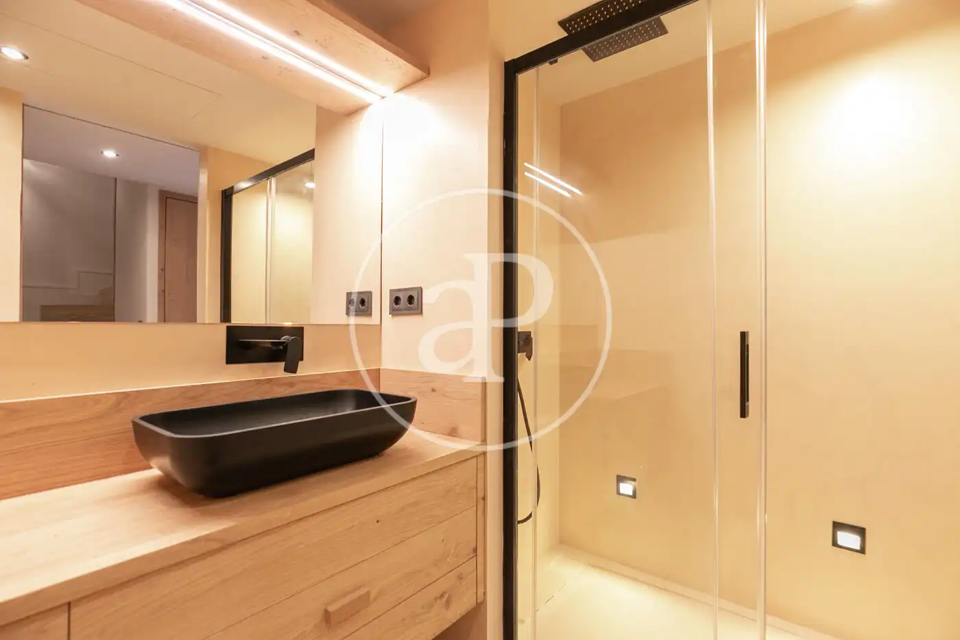 Badezimmer von Wohnung zum Verkauf in Barcelona mit Klimaanlage, Heizung und Terrasse