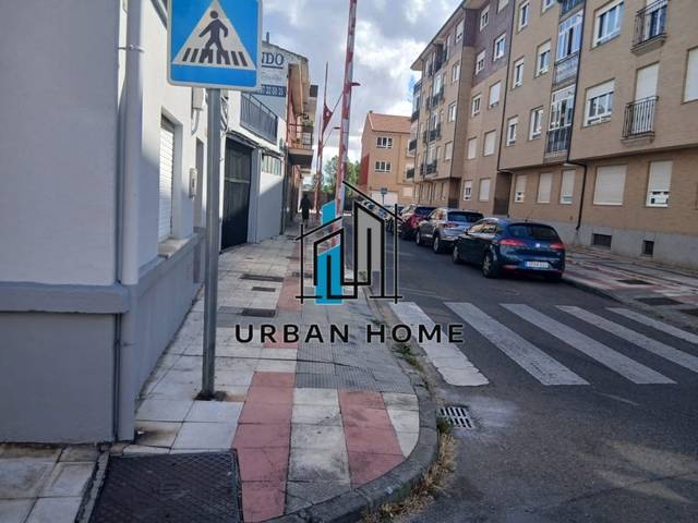 Casa-chalet en Venta en Calle del Peletero en San Andrés del Rabanedo pueblo