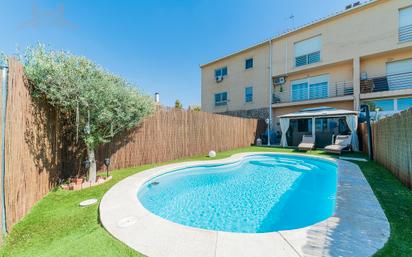 Swimming pool of Single-family semi-detached for sale in Móstoles  with Air Conditioner, Terrace and Swimming Pool