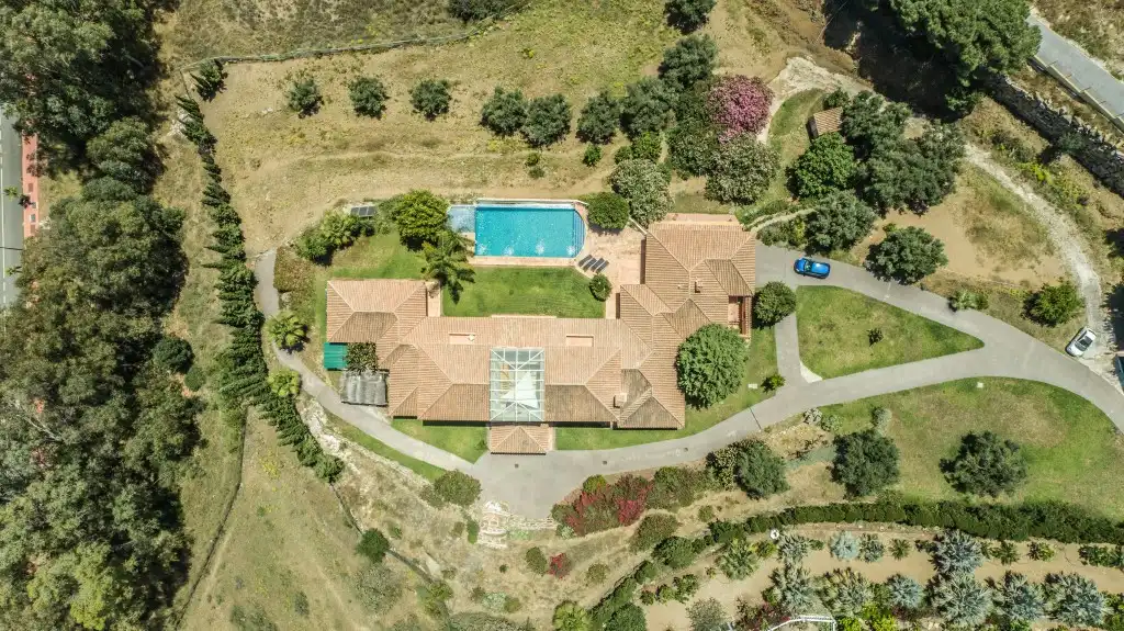 Vista exterior de Casa o xalet en venda en Benalmádena amb Aire condicionat, Calefacció i Jardí privat
