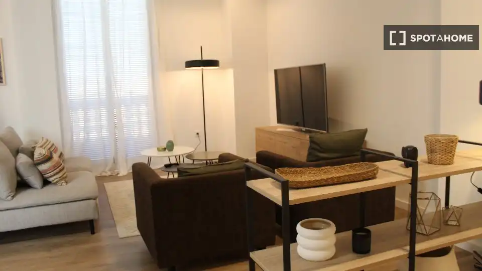 Appartamento con terrazza in affitto a L'Eixample, imagen 3