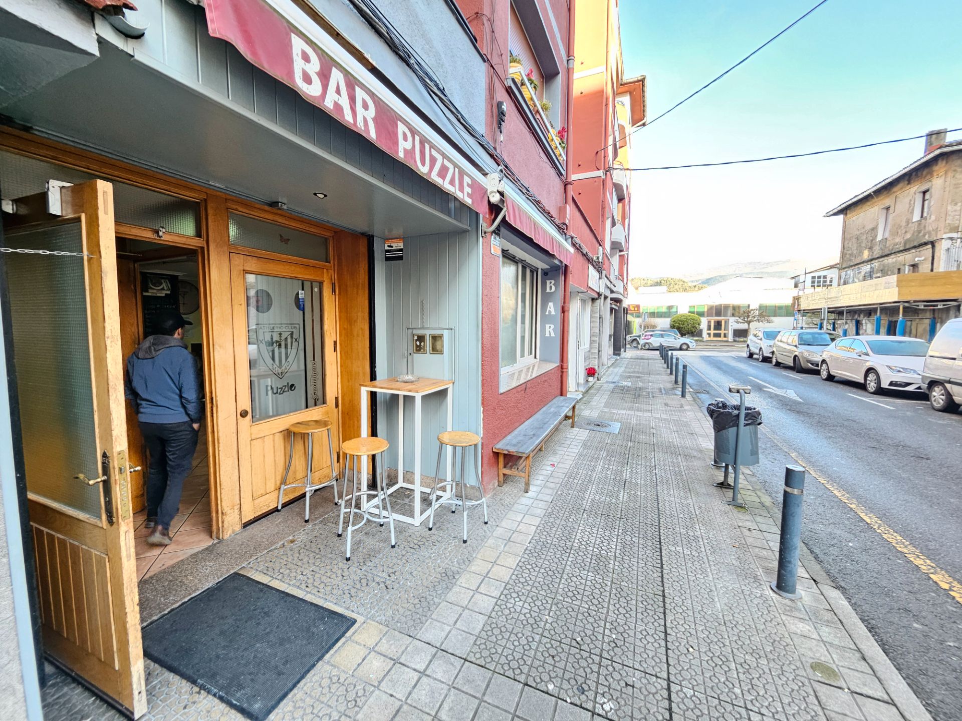 Vista exterior de Local en venda en Abadiño  amb Calefacció, Moblat i Alarma