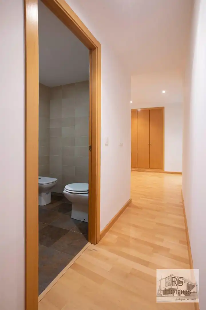 Baño de Piso en venta en Benaguasil con Aire acondicionado, Terraza y Balcón