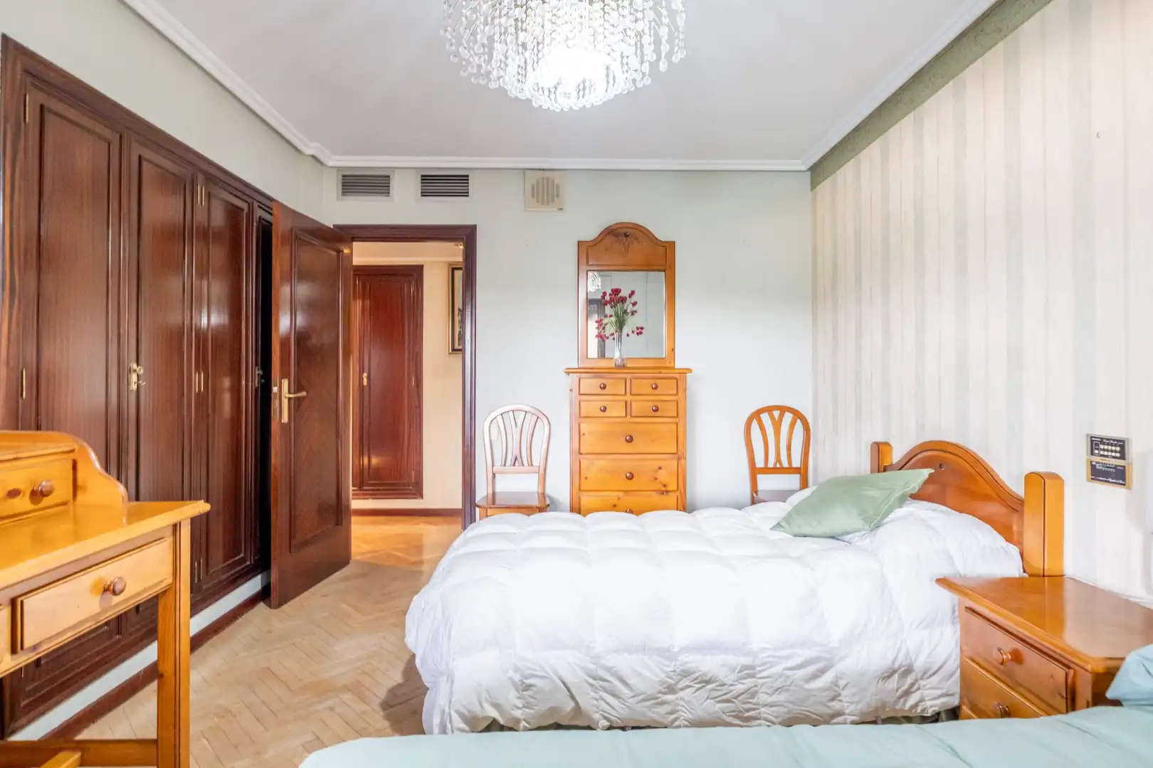 Schlafzimmer von Wohnung zum Verkauf in Zaragoza mit Klimaanlage, Heizung und Parkett