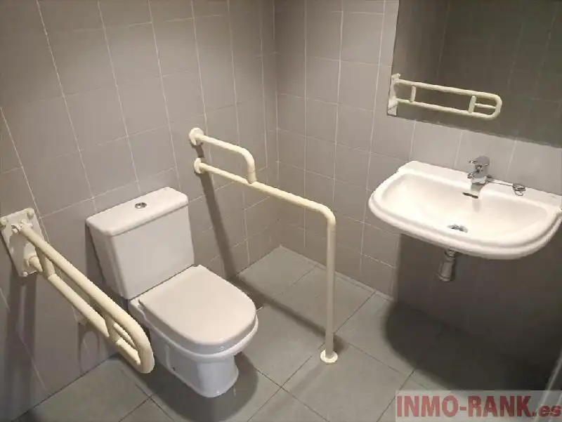 Badezimmer von Geschaftsraum zum Verkauf in Tomiño