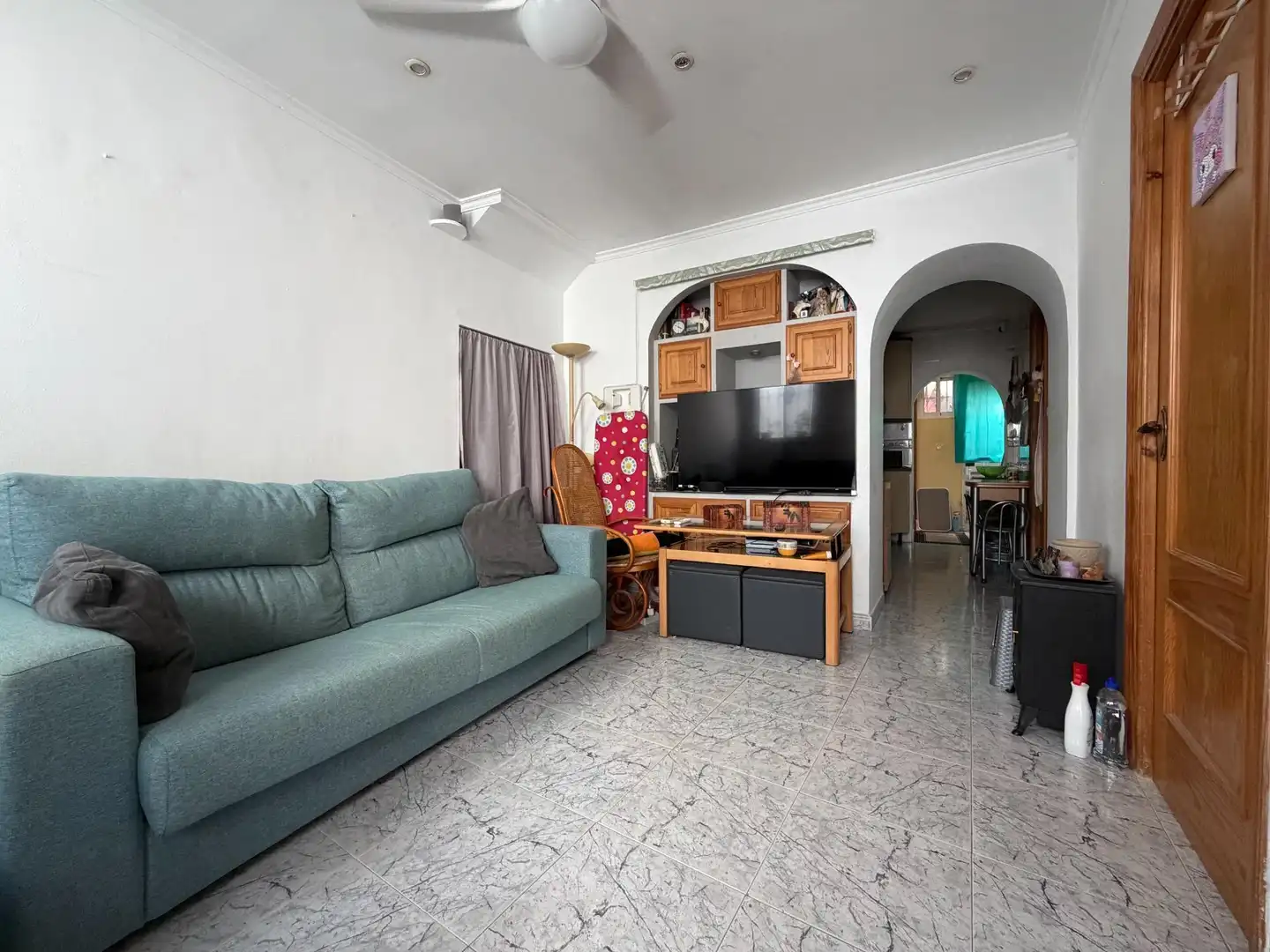 Sala d'estar de Casa adosada en venda en Marbella amb Terrassa, Moblat i Balcó