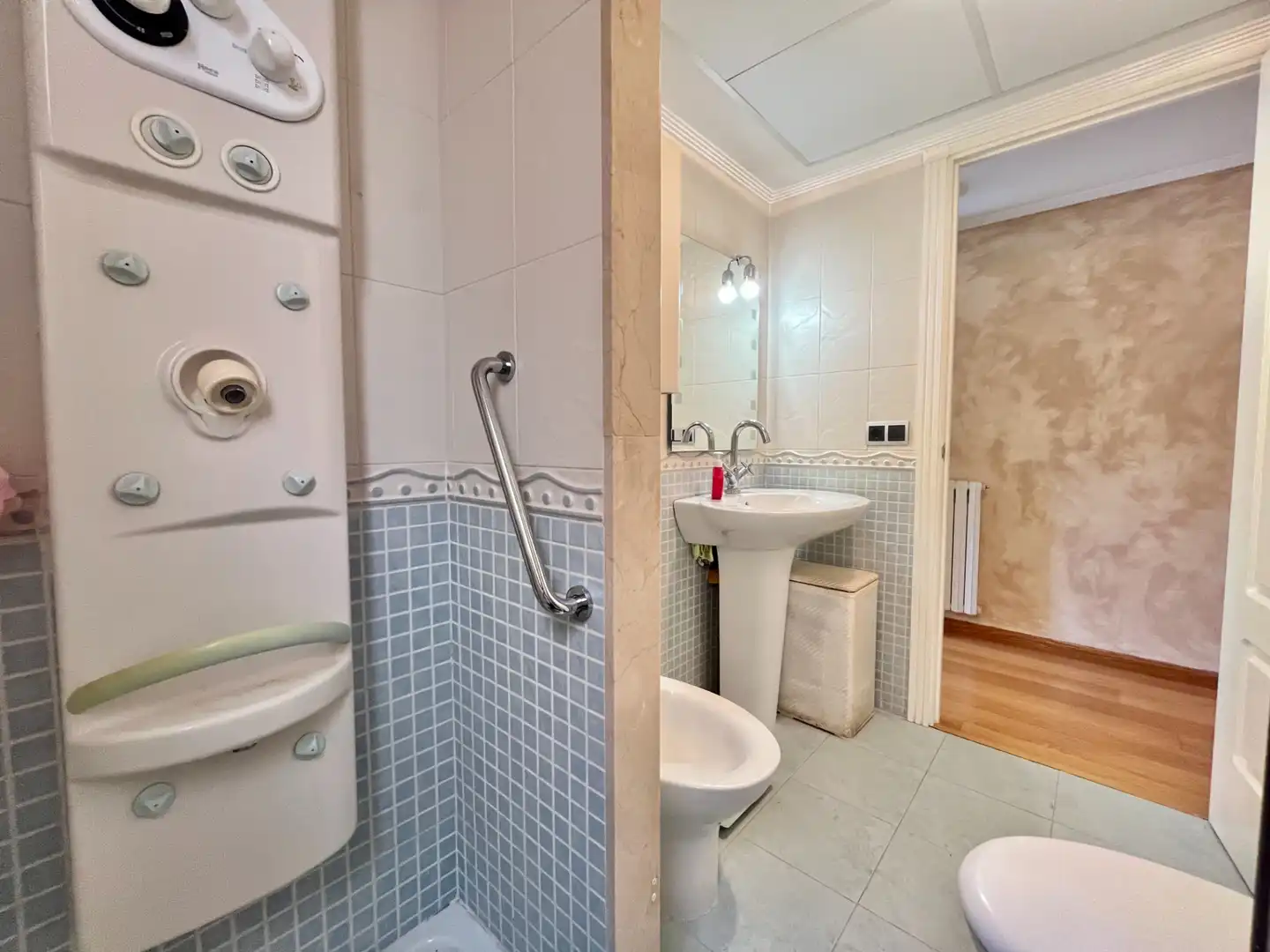 Badezimmer von Maisonette zum Verkauf in Zaragoza mit Klimaanlage, Heizung und Parkett
