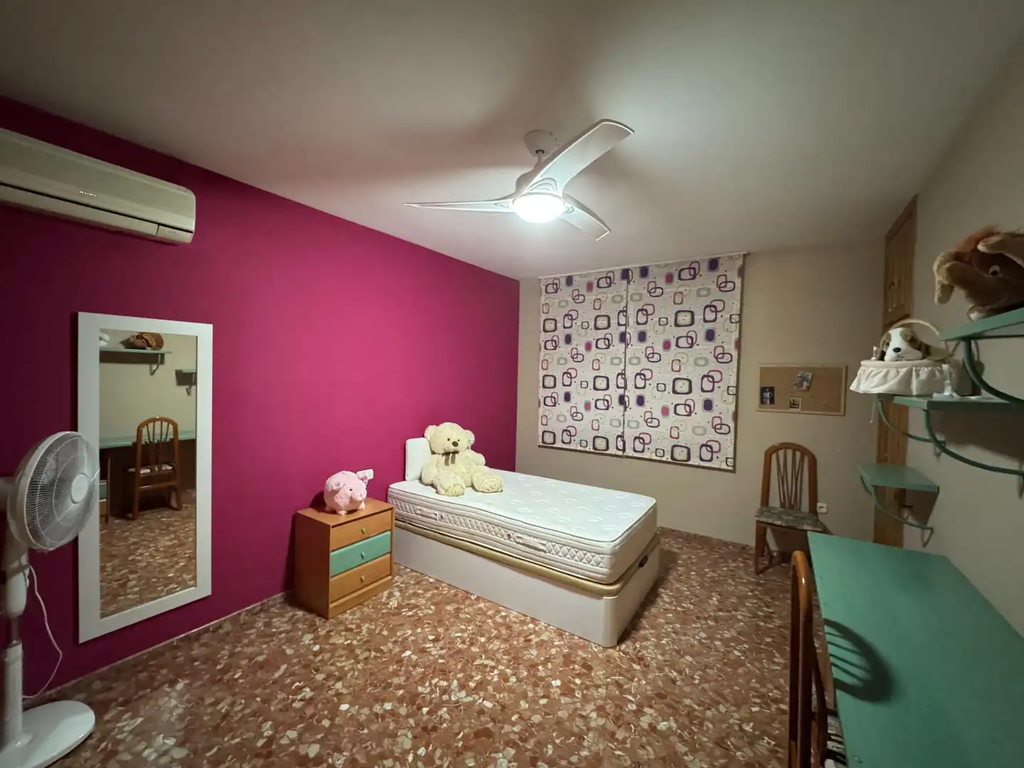 Habitación de Casa o chalet de alquiler en Churriana de la Vega con Terraza y Amueblado