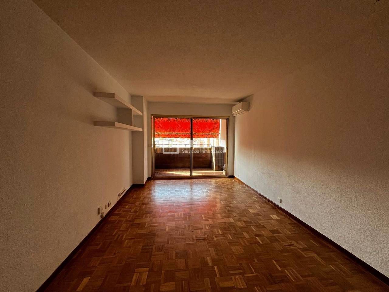 Sala d'estar de Pis de lloguer en  Madrid Capital amb Aire condicionat, Parquet i Terrassa
