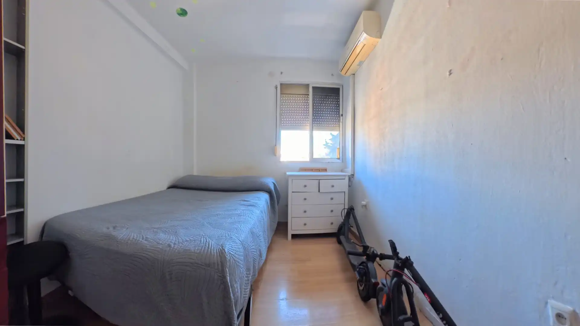 Habitación de Piso en venta en Sevilla con Aire acondicionado, Amueblado y Lavadora