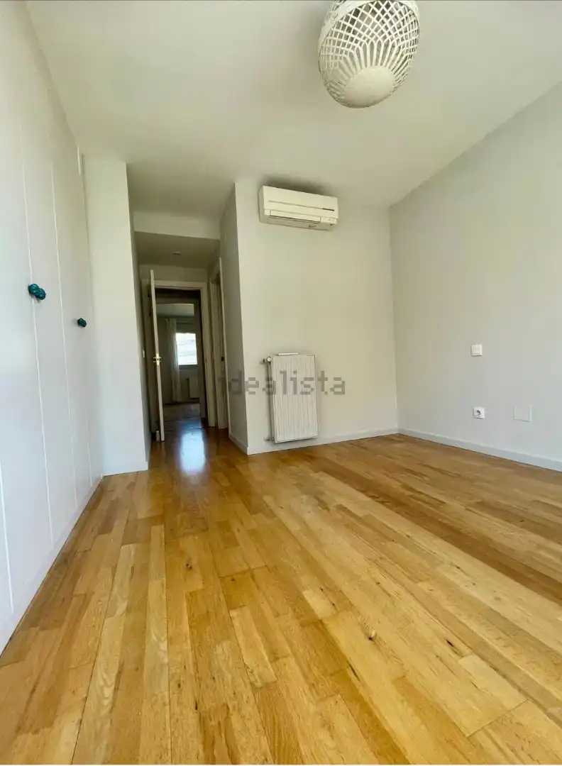 Bedroom of Flat for rent in Madrid  with Air Conditioner, Heating and Private garden