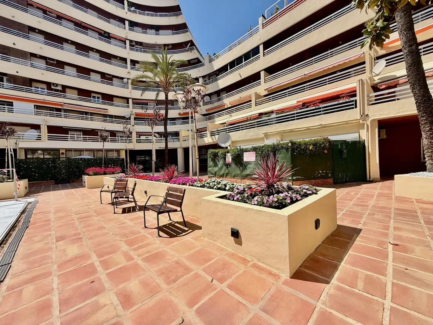 Terraza de Apartamento de alquiler en Marbella con Terraza, Piscina y Piscina comunitaria